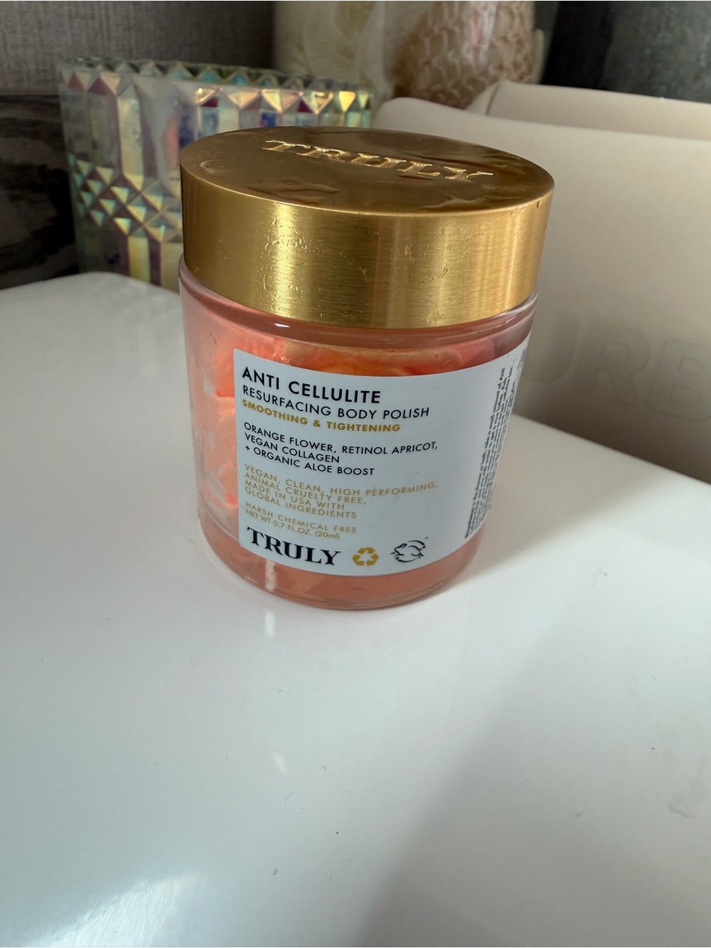 TRULY Anti Cellulite Resurfacing Body Serum & Polish - Peach and Gold Accents - Picture 4 of 5